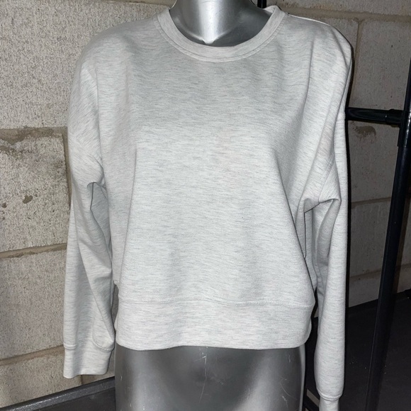 Yogalicious Light Gray cropped Sweatshirt - Picture 1 of 5
